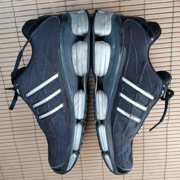 Adidas art 538816 men\'s sz 10 black low top athletic shoe. 173pm